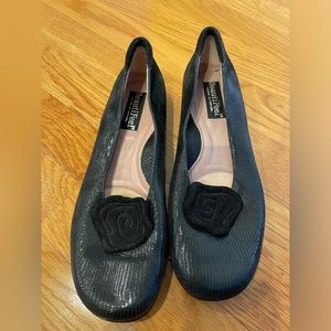 Beautifeel black leather shoes with suede rosette EUC